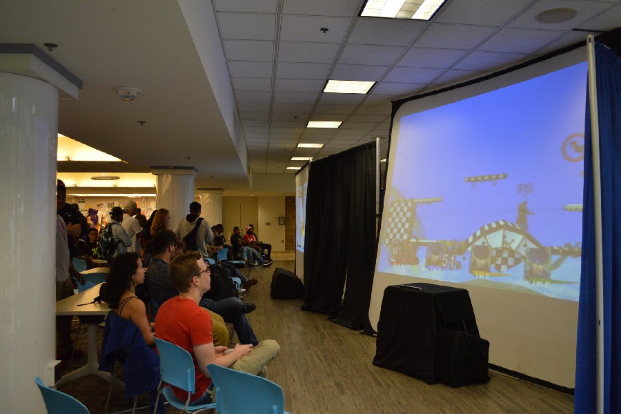 Students playing video games in SUN dining hall