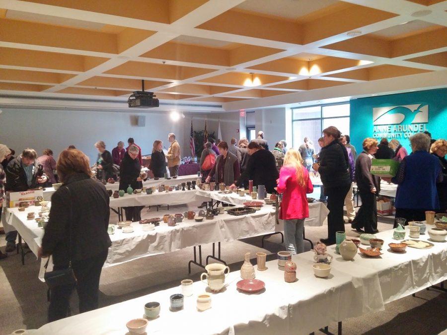 Holiday+Ceramics+Sale+takes+place+at+AACC
