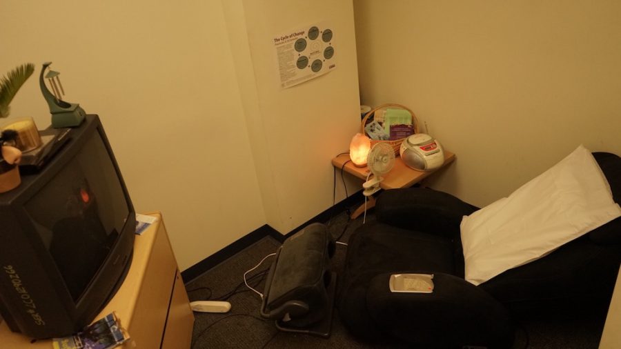 The StressLess room at SUN 120 helps to relieve students of stress.