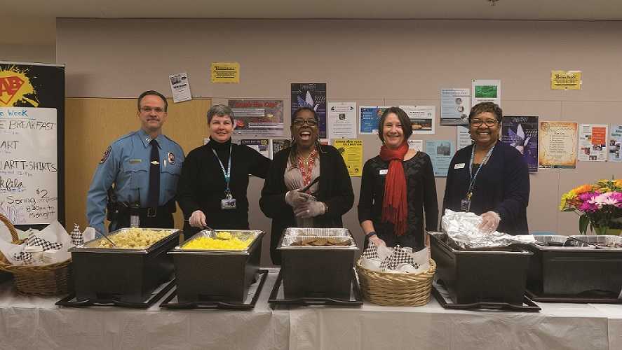 Student Engagement hosts free breakfast