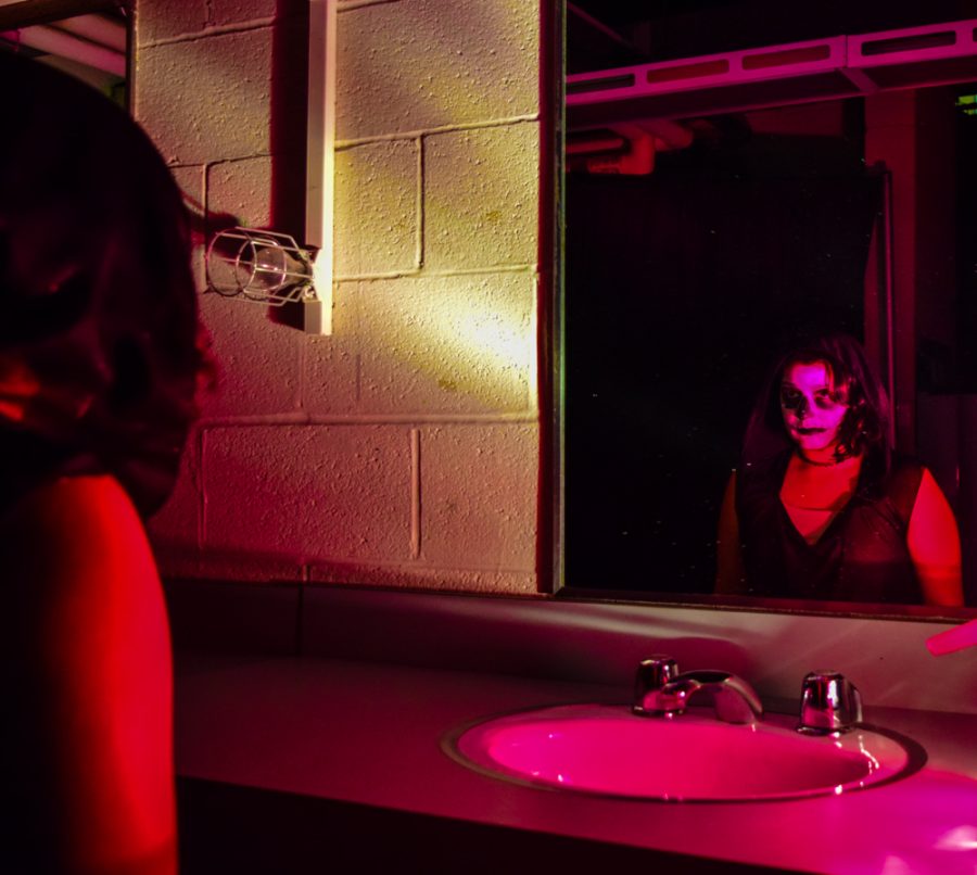 Performers also hid in the bathroom to scare people that were passing by. 