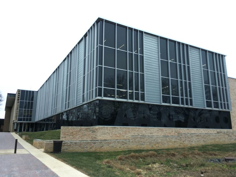 AACC’s Truxal Library offers students access to more than 150,000 books and 60 online databases.
Photo by Sarah Sutherland