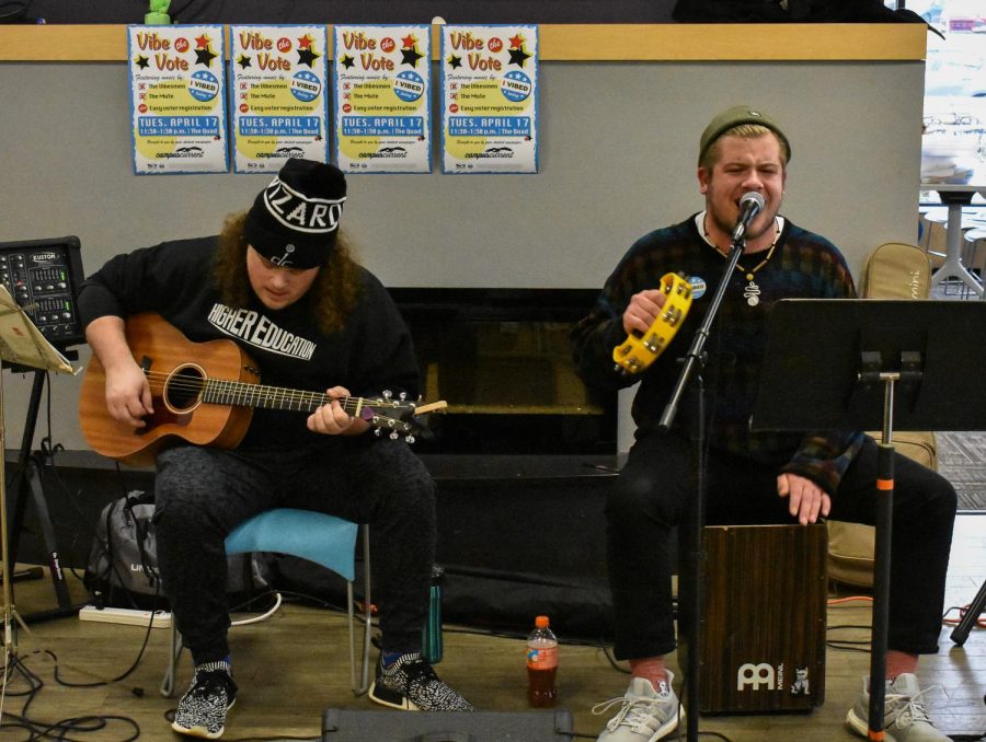 The Vibesmens guitarist Jesse Johnson (left) and vocalist Nick DiPietro play at Vibe the Vote in the SUN dining hall on April 17.