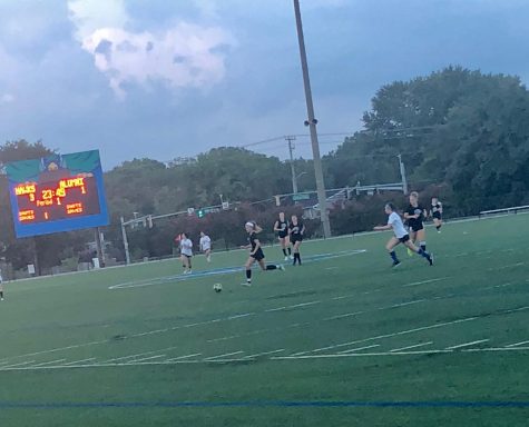 Women’s Soccer plays alumni in home scrimmage