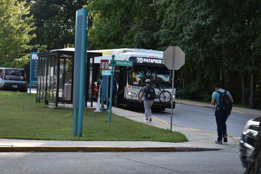 AACC students who take the bus to and from the college take MTA LocalLink 70, by way of Link 69. They may also take the Annapolis Transit Gold bus route. 