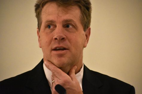 Media critic speaks on campus