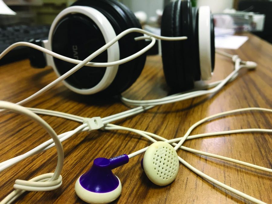 A shoplifter at the campus bookstore steals more than $1,000 worth of earbuds and headphones on two occasions in October.