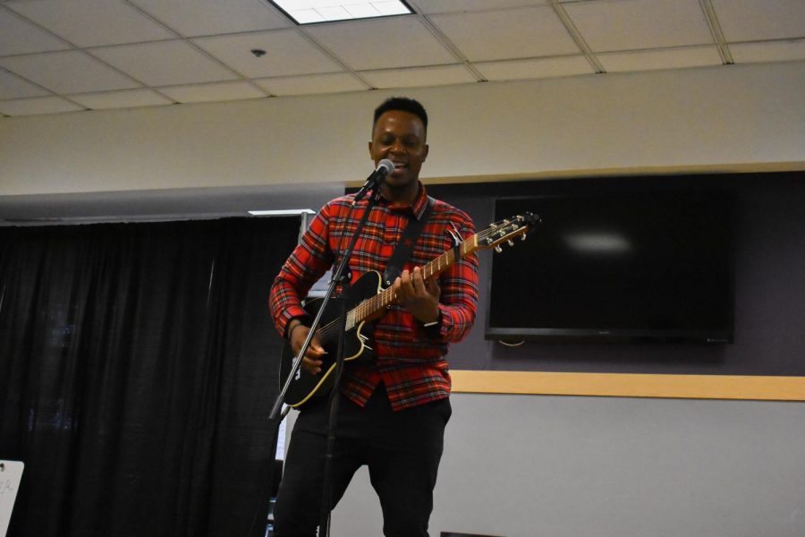 Nellys Echo performing in the colleges cafeteria.