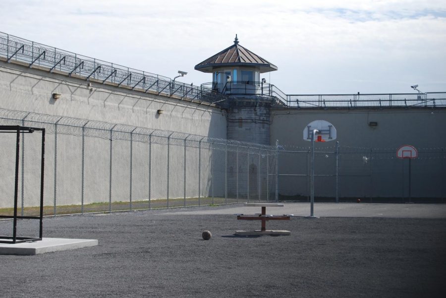 AACC faculty teach business and entrepreneurship classes at Jessup Correctional Insti-tution, similar to the prison pictured above.