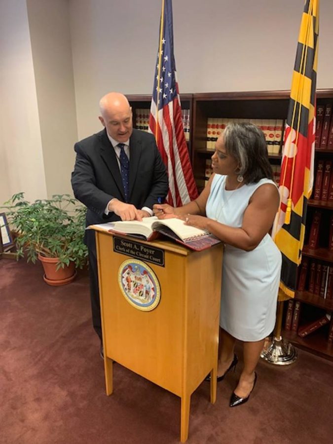 Anne Arundel County Circuit Court Clerk Scott Poyer swears in newly appointed AACC student trustee Van Mason.