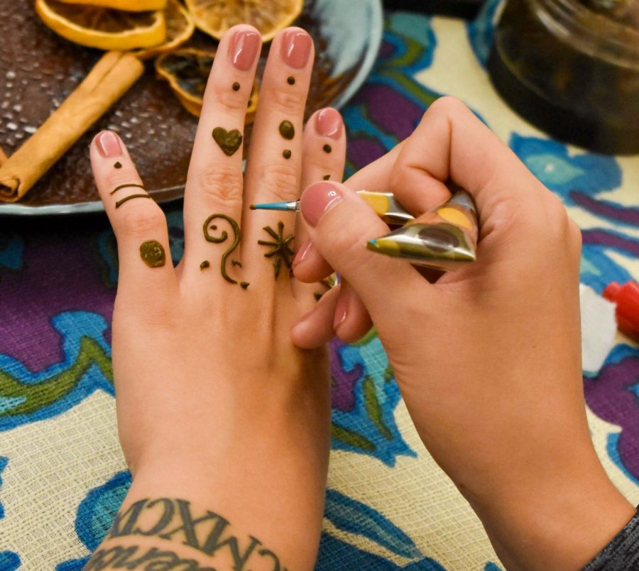 Artists+use+henna+paste+to+create+semi-permanent+designs+on+their+bodies.+