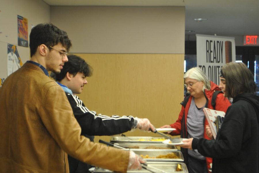 SGA members serve breakfast to students at the Meet and Greet. 