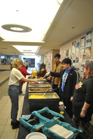 Students get breakfast at the Meet and Greet. 
