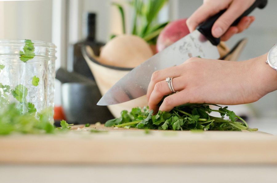 Woman+chopping+vegetables.