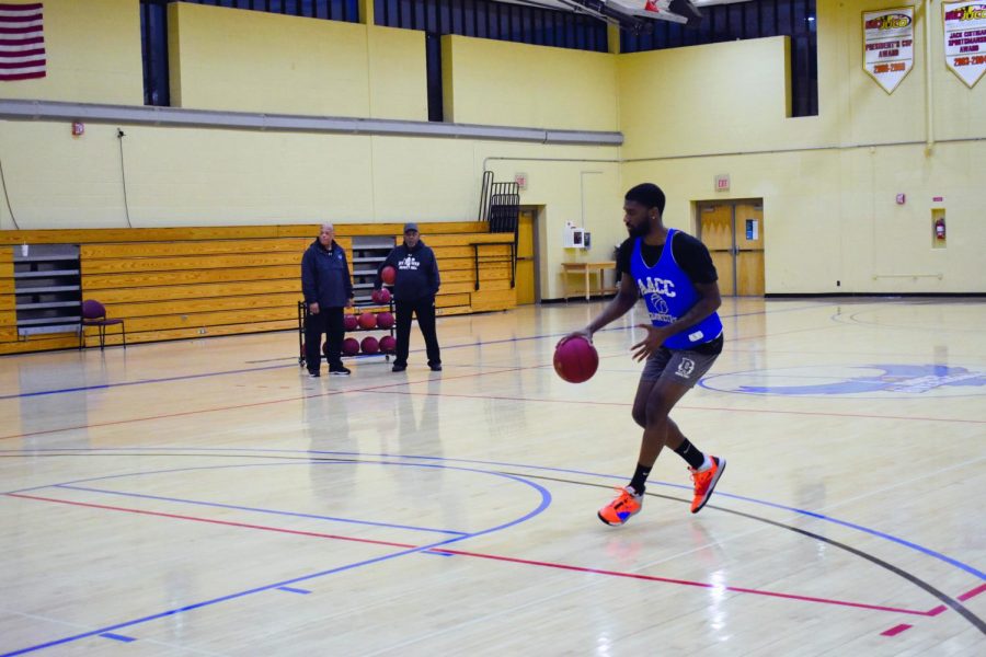 First-year transfer studies student and guard/forward Davon Jones practices.
