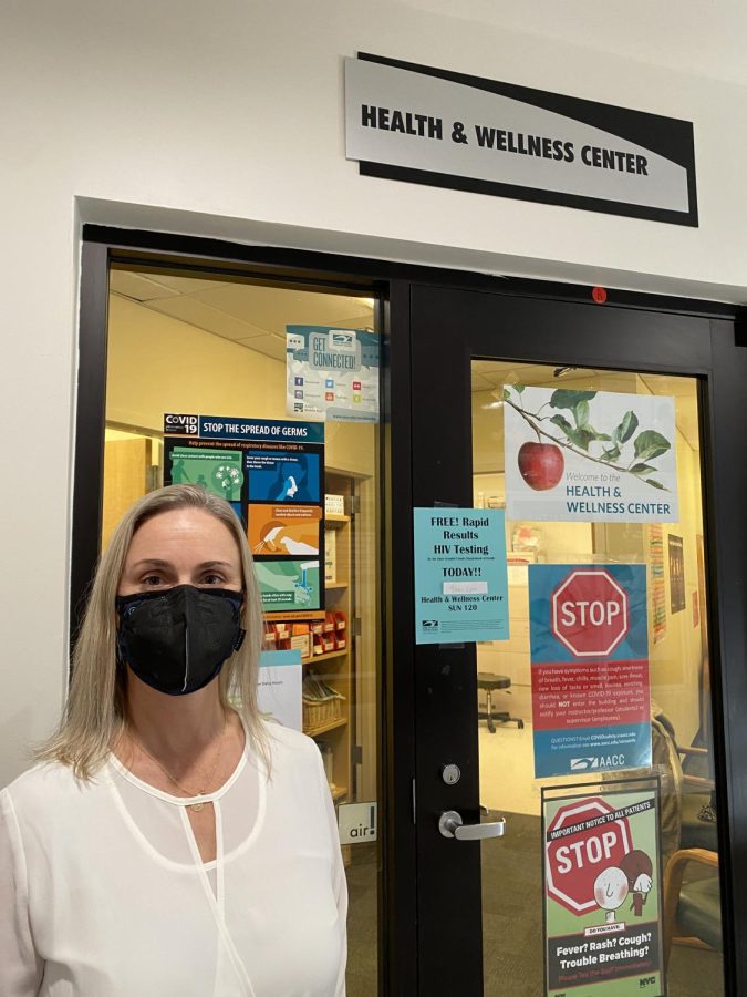 Nurse Stephanie Jenkins wears a KN95 mask, the
kind that the college recommends.