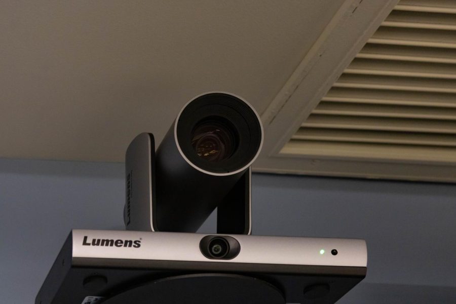 Strategically placed 
cameras let students at home see everything in the on-campus classroom.