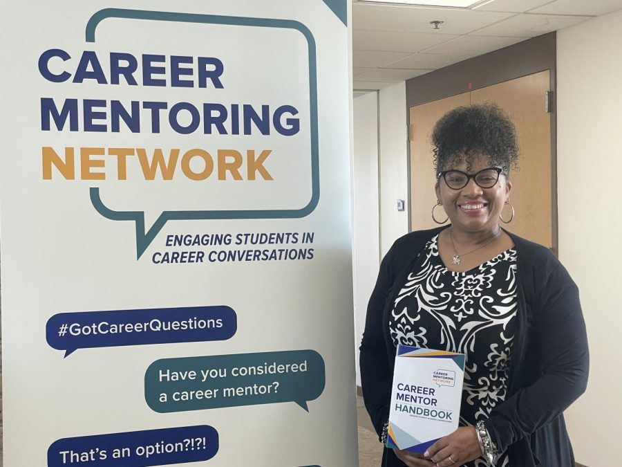 Internships+program+coordinator+Gwen+Johnson+says+she+helped+start+the+Career+Mentoring+Network+to+help+students+get+career+advice+and+coaching+from+faculty+mentors+in+their+field.
