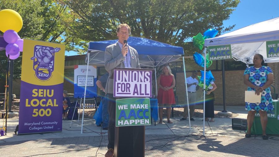 Anne Arundel County Executive Steuart Pittman
speaks at an event celebrating the first day adjunct
faculty had the right to unionize on Sept. 1.