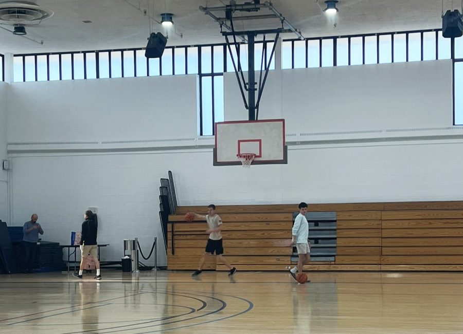 Students%2C+faculty+and+staff+can+drop+into+Wellness+Wednesdays+in+the+gym+at+noon+any+week.+Most+participants+play+basketball+or+walk+around+the+court.
