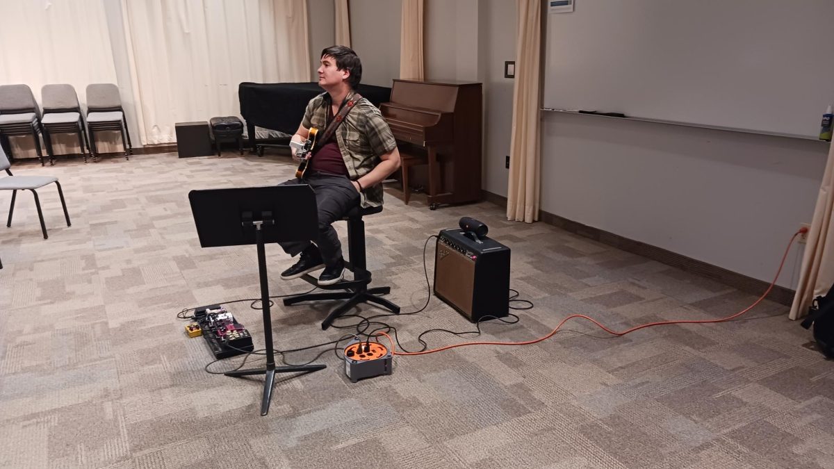 Professional musician and Townson professor John Lee came to AACC to play live jazz.